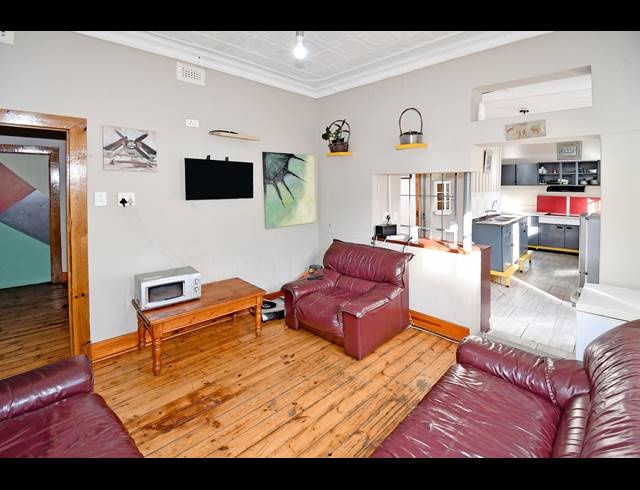 11 BEDROOM HOUSE FOR SALE IN HURST HILL